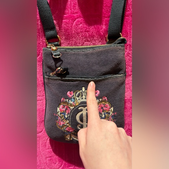 Juicy Couture Black Crossbody Bag Y2K Crest Logo - Picture 3 of 16